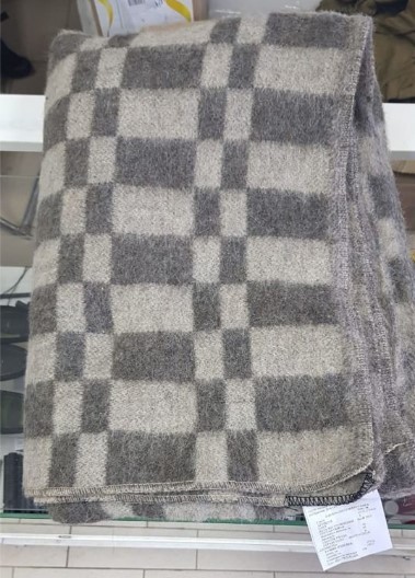 Одеяло полушерстяное в клетку