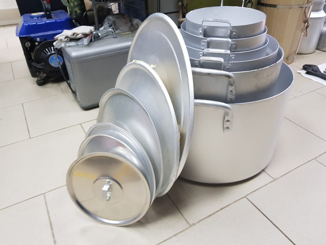 Кастрюля алюминиевая с крышкой (от 4 до 50 литров) Кастрюля алюминиевая с крышкой (от 4 до 50 литров)